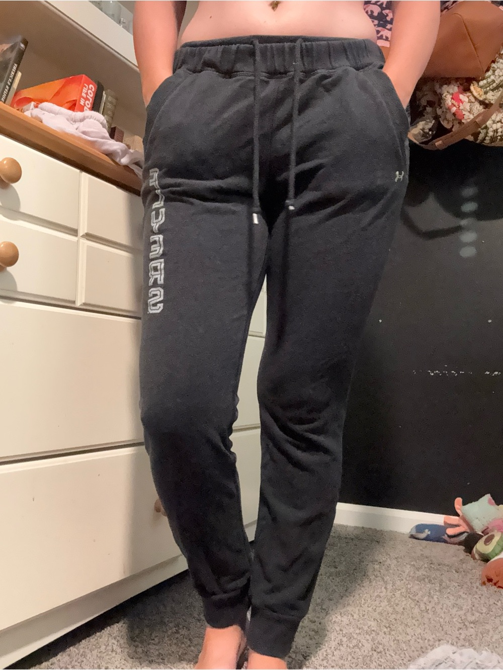 UNDER ARMOUR BLACK JOGGER SWEATPANTS W/ DAYTON FLYERS ON LEG